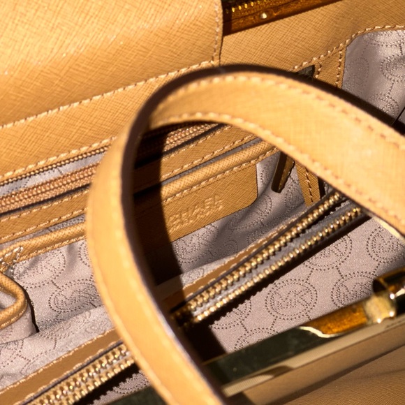 MICHAEL KORS TILDA Honey Yellow Brown TEXTURED  LEATHER TOTE BAG PURSE - Picture 13 of 14